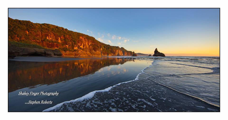 motukiekie beach on sunset